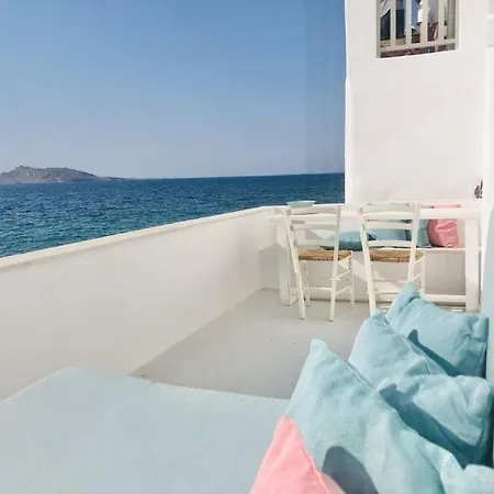 Naoussa Seafront Little Mermaid Apartment *